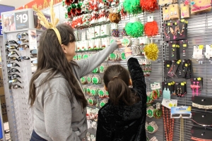 McMinnville’s Noon Rotary plays Santa to local students