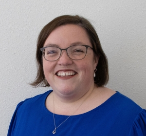 Erin Caldwell Combs nombrada directora de la Primaria Buel